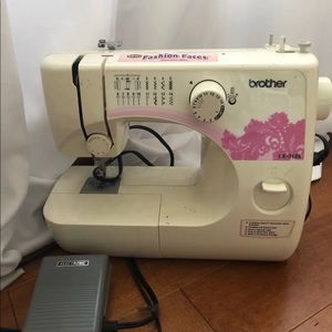 Portable small sewing machine